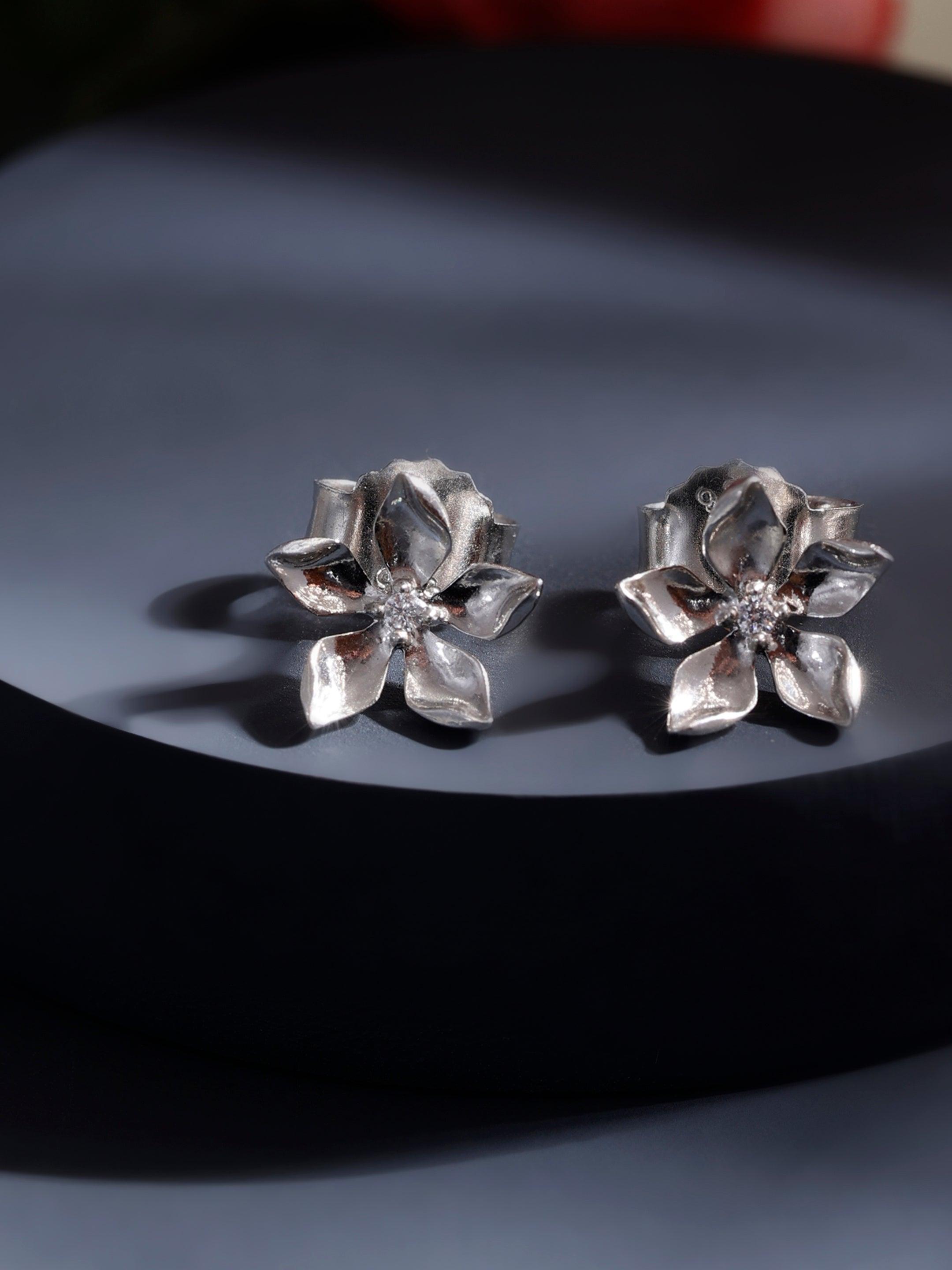 Floral Finesse Silver Earrings - Diavo Jewels