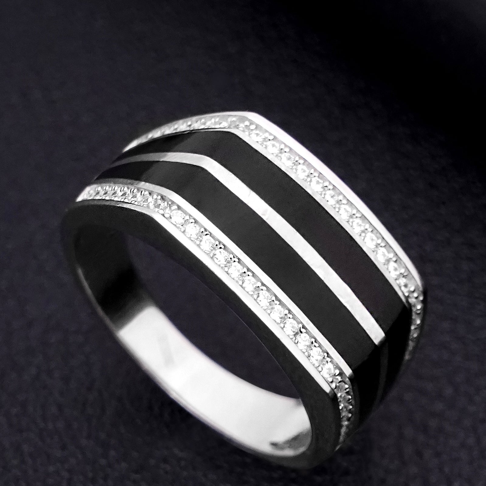 The Noir Valor Men's Silver Ring