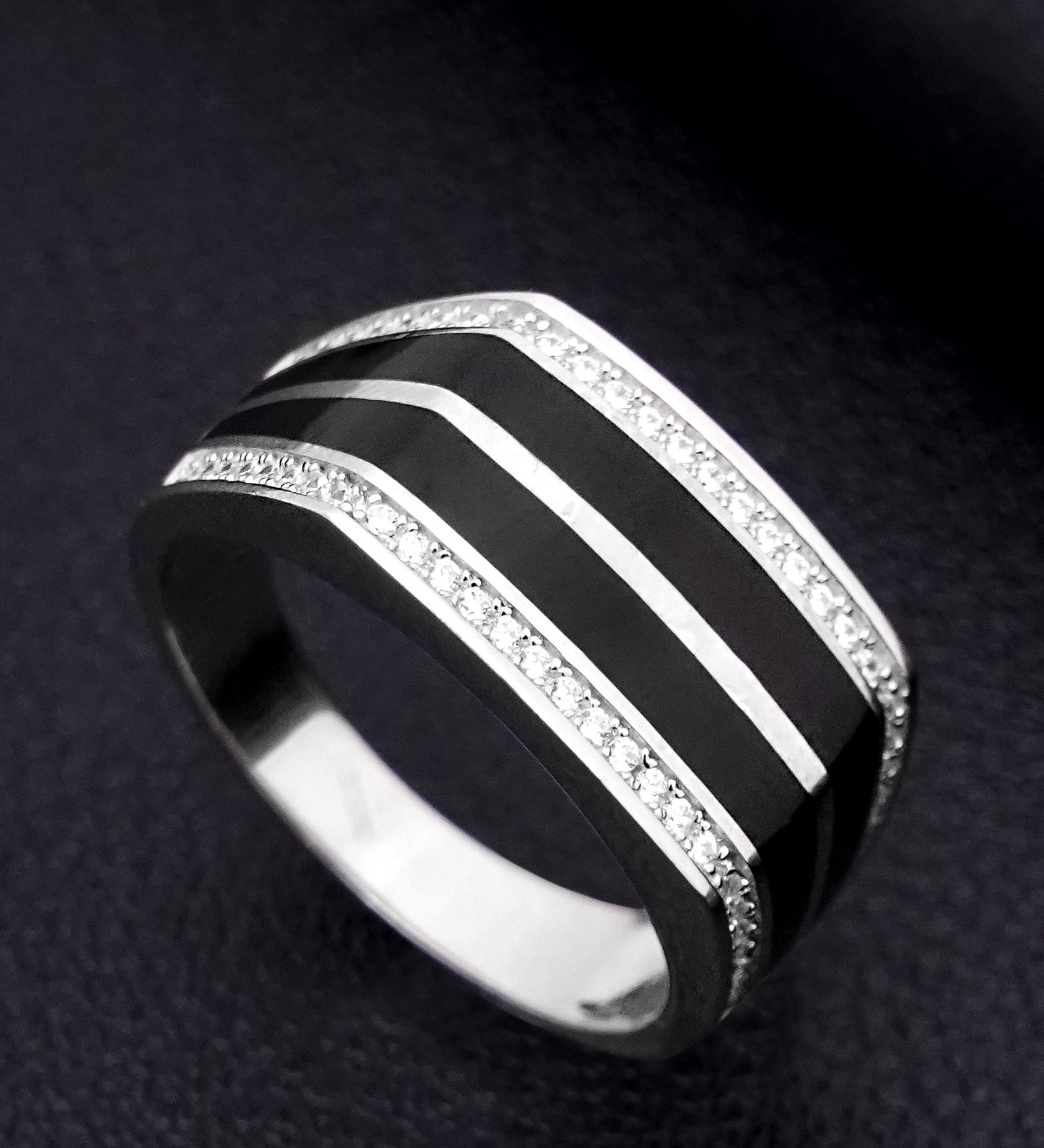The Noir Valor Men's Silver Ring