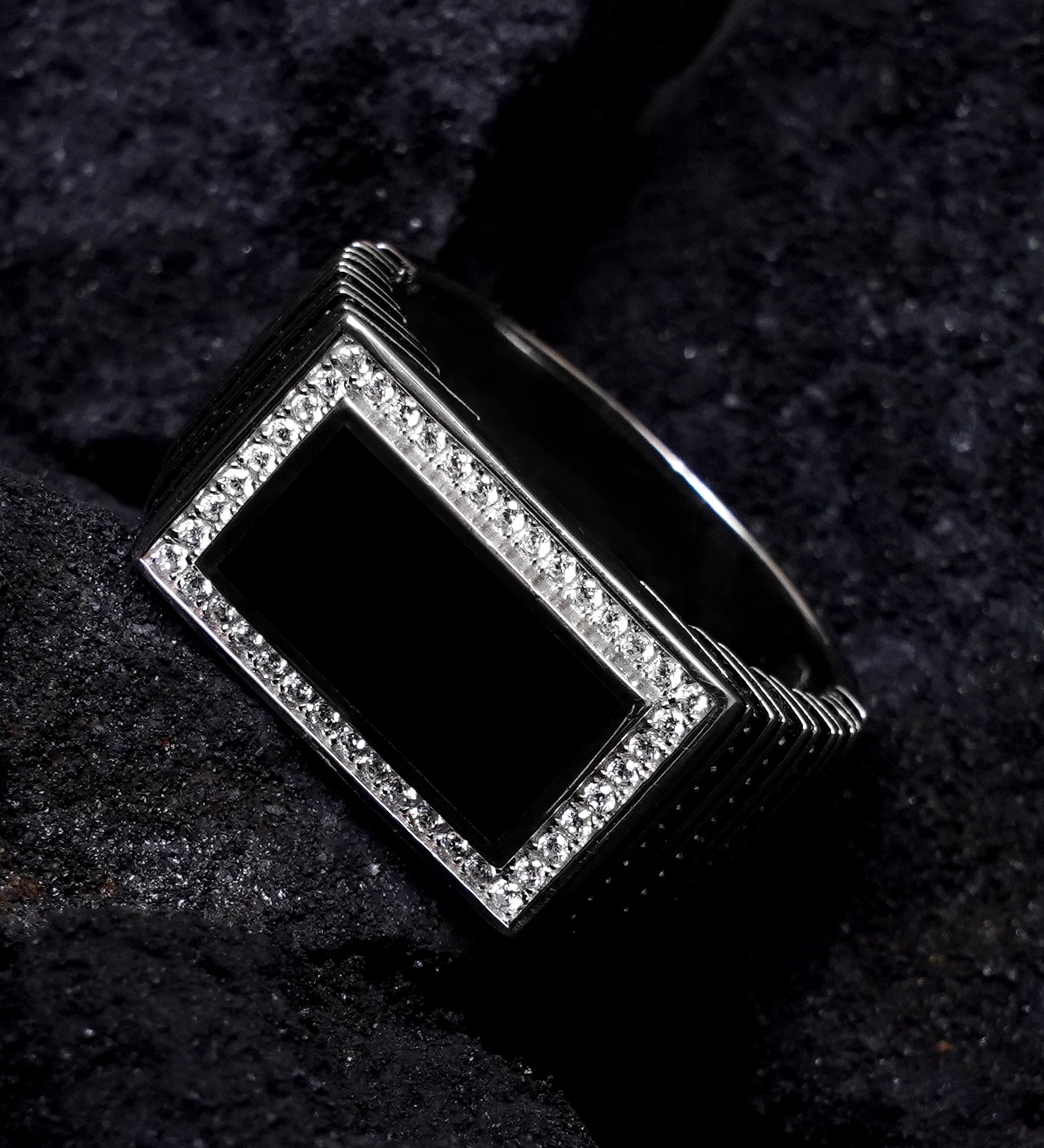 Tranquil Stalwart Men's Silver Ring