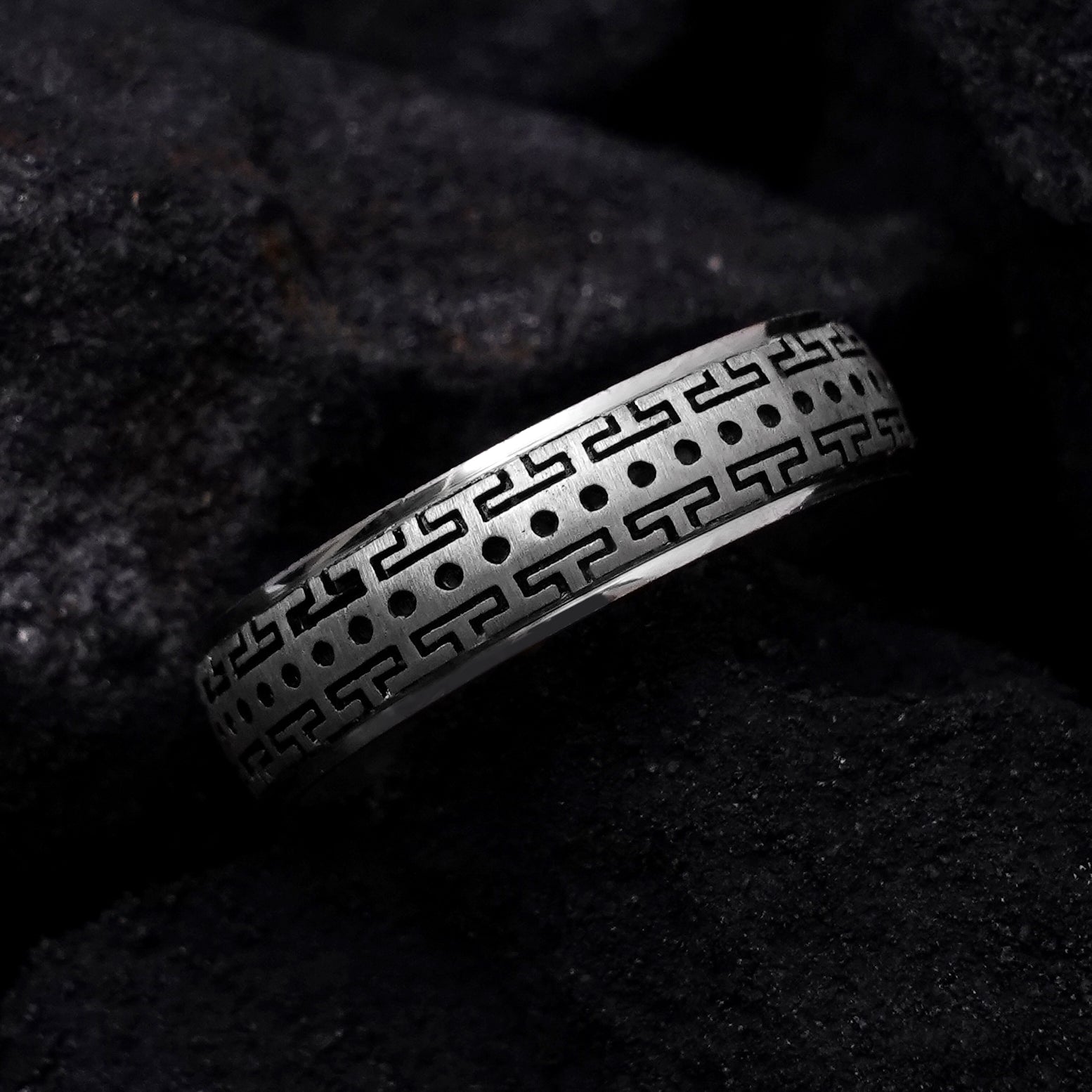 Silent Tempest Men's Silver Band