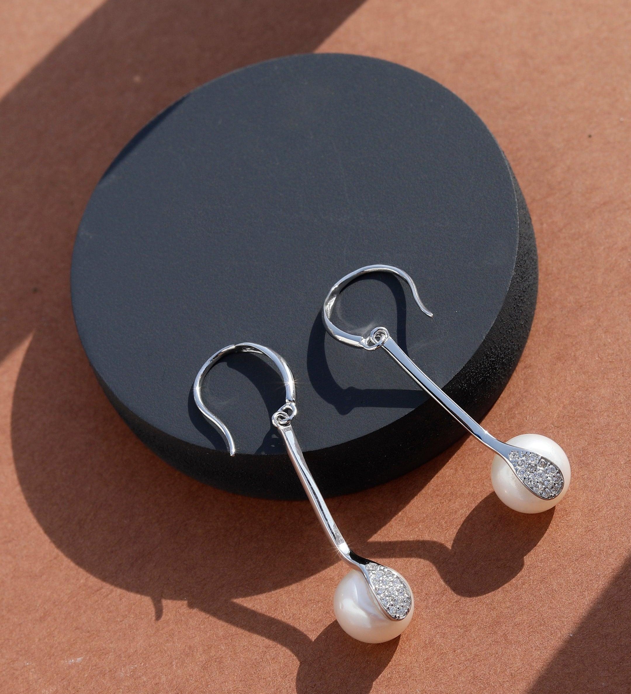 Luminous Descent 925 Silver Earrings - Diavo Jewels